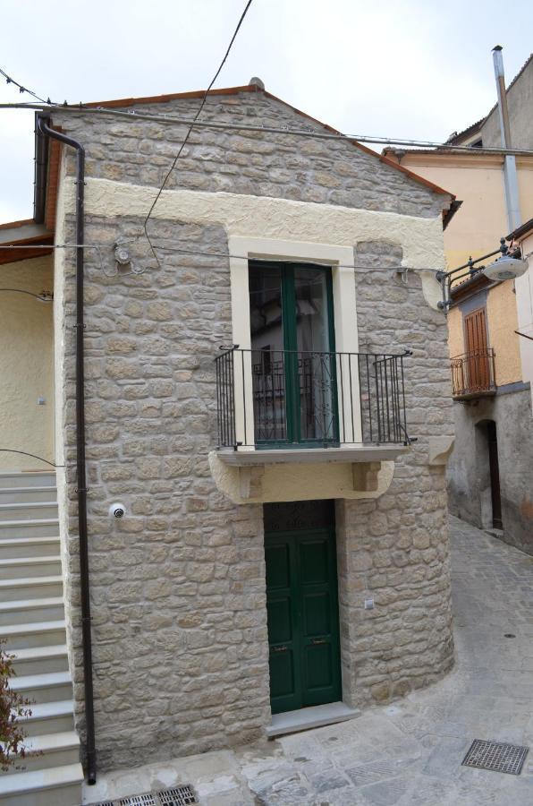 B&B La Casa Di Giulietta Castelmezzano Eksteriør billede