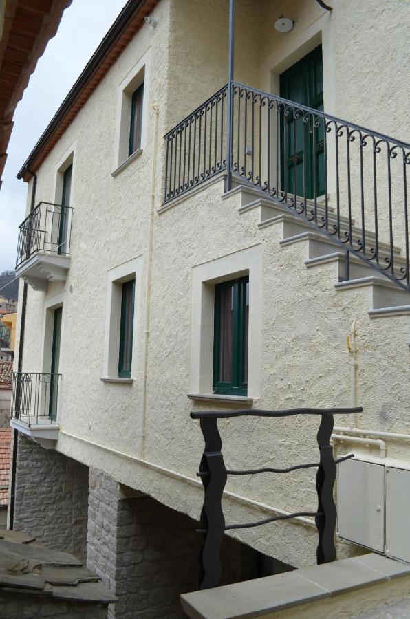 B&B La Casa Di Giulietta Castelmezzano Eksteriør billede